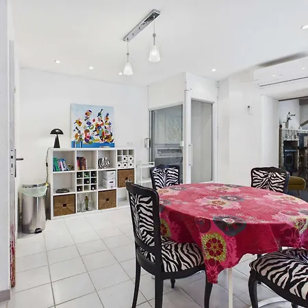 Maison De Village A Avec Ascenseur Et Terrasse Tropezienne - Fr-1-326-850 *