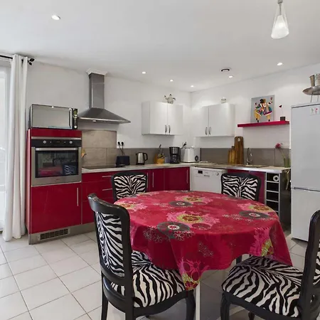 Maison De Village A Avec Ascenseur Et Terrasse Tropezienne - Fr-1-326-850