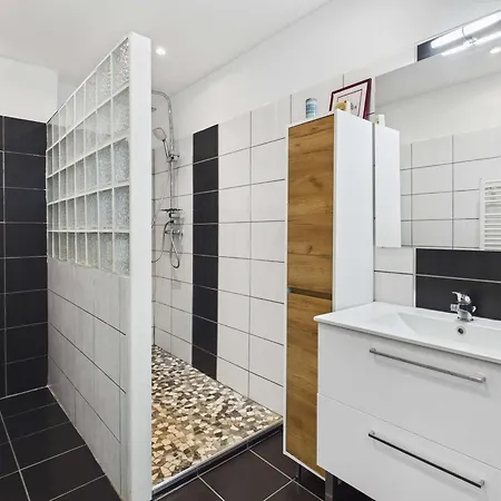 Сasa de vacaciones Maison De Village à Avec Ascenseur Et Terrasse Tropézienne - Fr-1-326-850 Marseillan (Herault)