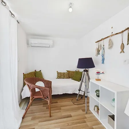Сasa de vacaciones Maison De Village à Avec Ascenseur Et Terrasse Tropézienne - Fr-1-326-850